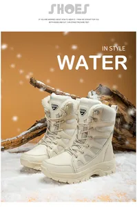 Bottes de neige mixtes montantes chaudes avec doublure en peluche dans un décor de neige