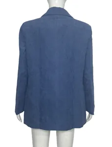 Vue arrière d'un blazer en velours côtelé bleu pour femme avec coupe ample décontractée