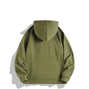 Vista posterior detallada de una sudadera con capucha vintage americana verde oliva