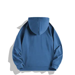 Vista trasera de una sudadera con capucha azul para hombre con forro polar suave