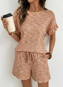 Set estivo in maglia waffle con maniche a volant e pantaloncini color pesca mix.