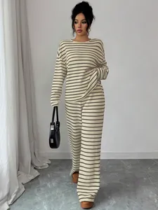 Elegante set a due pezzi a righe con maglia a maniche lunghe e pantaloni larghi