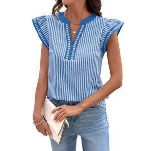 Blusa casual de rayas azules y blancas con cuello en V y mangas volantes