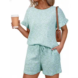 Elegante set estivo due pezzi in maglia waffle da donna con maniche a volant e coulisse