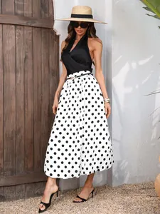 Elegante gonna midi bianca a pois con vita elastica e orlo a palloncino di classe