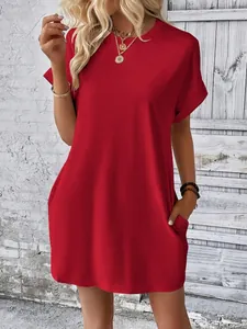 Abito estivo casual rosso a girocollo con maniche corte e tasche laterali da donna