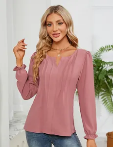 Roze chiffon blouse met V-hals, lange mouwen en elegante geplooide details