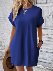 Elegante abito estivo da donna blu reale, vestibilità comoda con girocollo e tasche