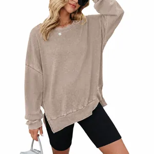 Stijlvolle dameswafelgebreide sweatshirt in kaki met ronde hals en zijsplitjes herfst