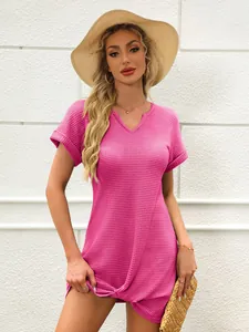 Elegante copricostume da spiaggia in maglia a nido d'ape rosa con scollo a V e nodo da donna