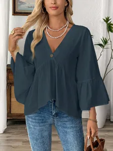 Elegante Baumwollbluse mit V-Ausschnitt und weiten Rüschenärmeln in dunklem Blaugrün