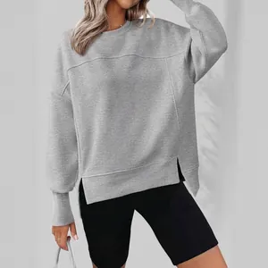 Sweat-shirt gris oversize pour femme avec col rond, manches longues et fentes latérales