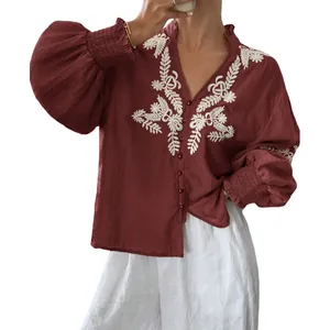 Camicetta bordeaux da donna a maniche lunghe con ricamo floreale bianco