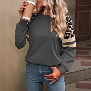 Sweat-shirt gris élégant pour femmes avec manches à empiècement léopard et col rond