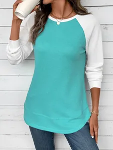 T-shirt gaufré à manches longues avec corps turquoise et manches raglan blanches détail