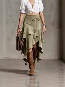Jupe vintage en daim vert style western avec ourlet irrégulier à glands et cordon