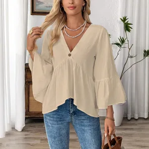 Elegante einfarbige Baumwollbluse mit V-Ausschnitt und modischen Rüschenärmeln für den Alltag