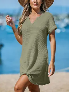 Abito copricostume verde oliva in maglia a nido d'ape con scollo a V e dettaglio nodo