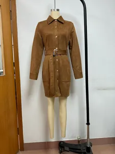 Robe chemise en daim marron à manches longues avec col à revers et ceinture