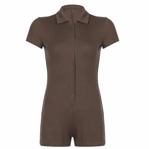 Schmal geschnittener brauner Ripp-Jumpsuit mit kurzen Ärmeln und Revers