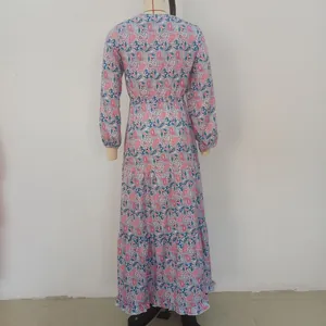 Vue arrière de robe longue à manches longues avec imprimé cachemire