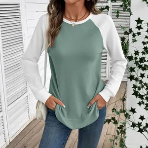T-shirt à manches longues en maille gaufrée pour femme avec design bicolore et col rond