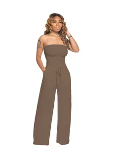 Vue complète d'une combinaison bustier marron chocolat avec buste smocké.
