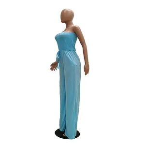 Combinaison bustier bleu clair à jambes larges avec haut froncé et cordon de serrage