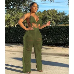 Vue extérieure d'un ensemble de plage deux pièces en tricot à franges vert olive tendance