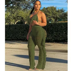 Ensemble de plage en maille frangée vert olive avec haut bikini licou et pantalon ajouré