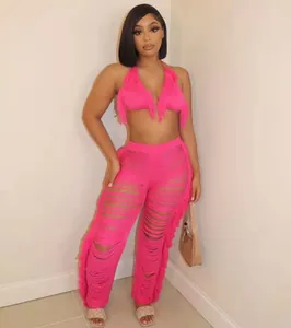 Ensemble bikini en tricot rose à franges avec pantalon de plage assorti, vue complète.
