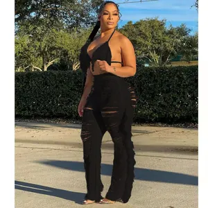 Détail d'un ensemble bikini noir à franges et pantalon de plage ajouré pour femmes