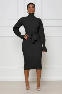 Robe midi élégante en maille côtelée noire à col roulé avec ceinture pour coupe ajustée