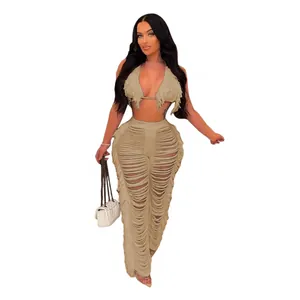 Vue d'ensemble d'un ensemble bikini deux pièces avec pantalon en maille à franges