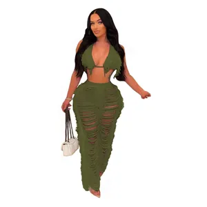 Détail de l'ensemble bikini à franges vert olive et pantalon de plage en tricot