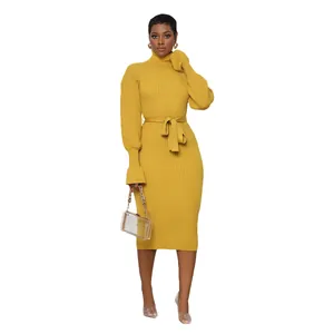 Robe midi en tricot jaune à col roulé avec ceinture à nouer et texture côtelée fine