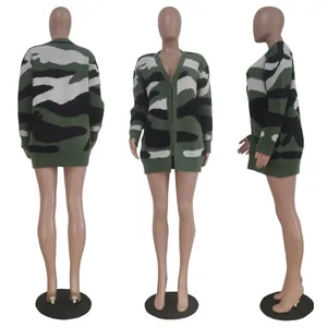 Viste dettagliate di un cardigan in maglia mimetica da angolazioni frontale, posteriore e laterale