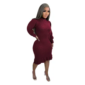 Elegante abito in maglia bordeaux a collo alto con dettagli di volant sul fondo chic