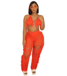 Ensemble deux pièces orange vif avec haut de bikini à franges et pantalon en maille