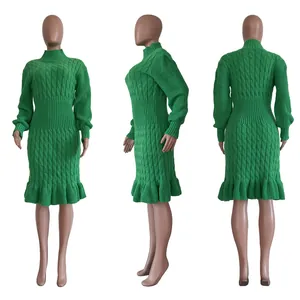 Viste multi-angolo di un abito in maglia verde con collo alto e orlo a balze.