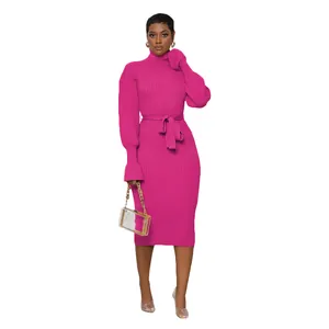 Élégante robe rose fuchsia à col roulé en maille côtelée avec ceinture et manches