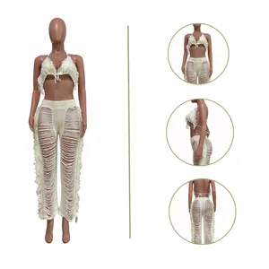 Vues détaillées sous plusieurs angles du bikini en tricot blanc à franges et pantalon