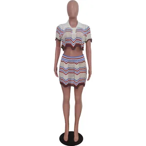 Vista detallada del conjunto de falda y top corto de punto con zigzag