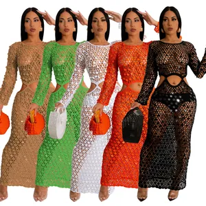 Abito lungo da spiaggia in maglia fatta a mano con paillettes e ritagli in cinque colori