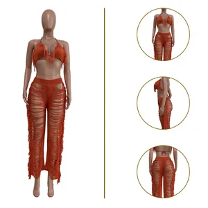 Vue détaillée de l'ensemble bikini et pantalon de plage en tricot orange à franges sous divers angles
