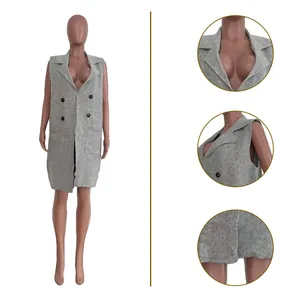 Chaleco de punto gris sin mangas con botones de doble botonadura y bolsillos para mujer