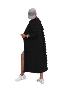 Eleganter übergroßer langer schwarzer Damen-Strickcardigan mit Quasten und Fransen