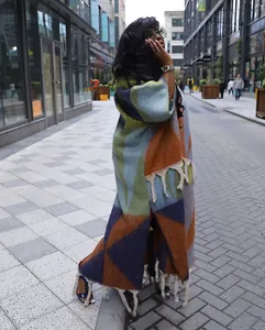Cardigan long en tricot à blocs de couleurs avec franges pour un look urbain chic