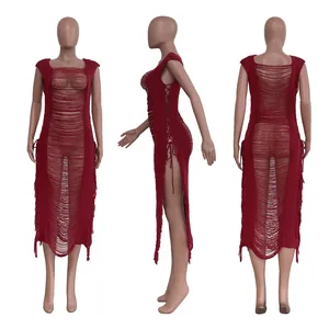 Weinrotes gestricktes Strandkleid mit seitlicher Schnürung und Fransen-Look