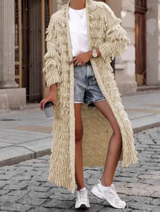 Lange beige Strickjacke mit Fransen für Damen im stylischen Street-Style-Look aus Strick